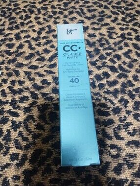 IT Cosmetics - CC+ Oil Free Matte Foundation In "Deep"